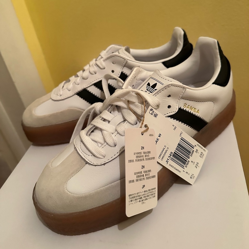 Adidas Womens White and Black Sneakers 6.5 - Picture 2 of 6